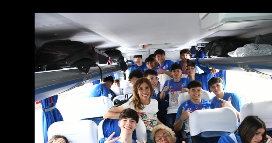 Partioacute la delegacioacuten santiaguentildea para participar en los juegos nacionales juveniles