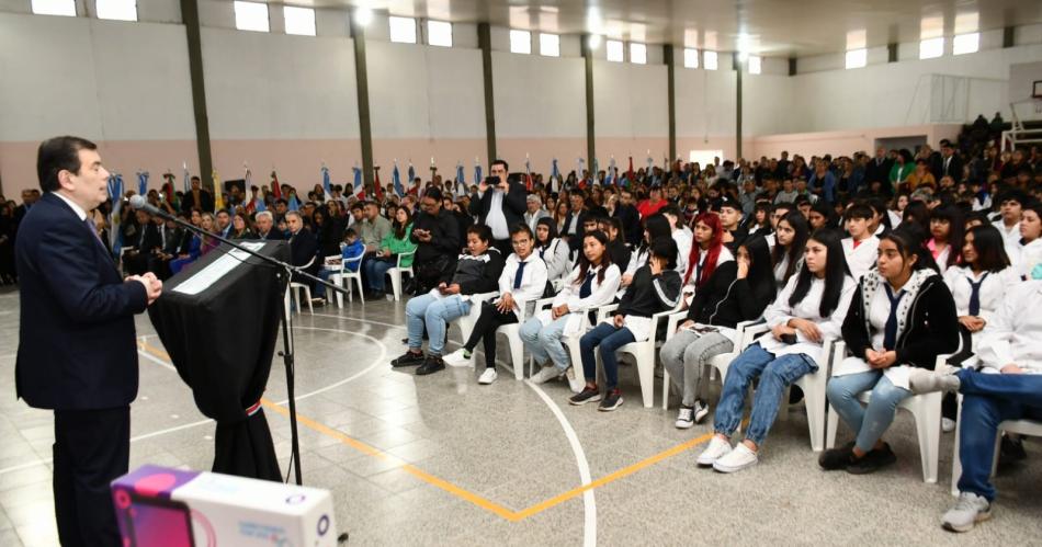 Zamora inauguroacute jardiacuten de infantes y entregoacute viviendas en Friacuteas