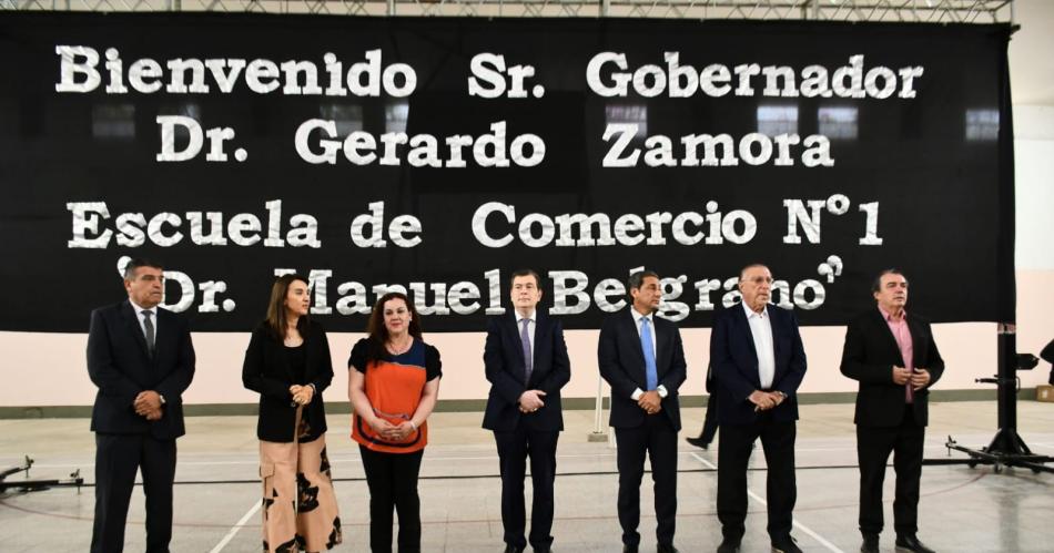 Zamora inauguroacute jardiacuten de infantes y entregoacute viviendas en Friacuteas