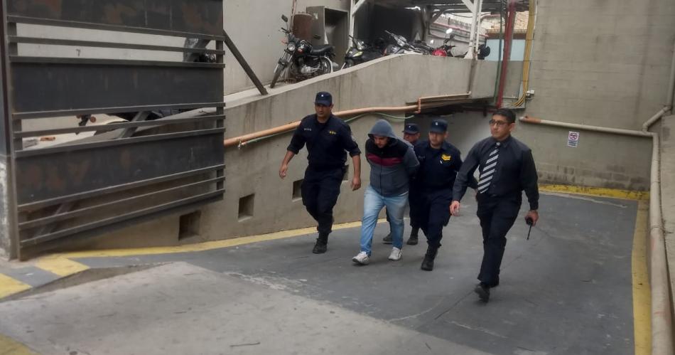 FINAL- Poroto se retira de la Fiscalía Ascendió a un patrullero rumbo a Garza Sarmiento