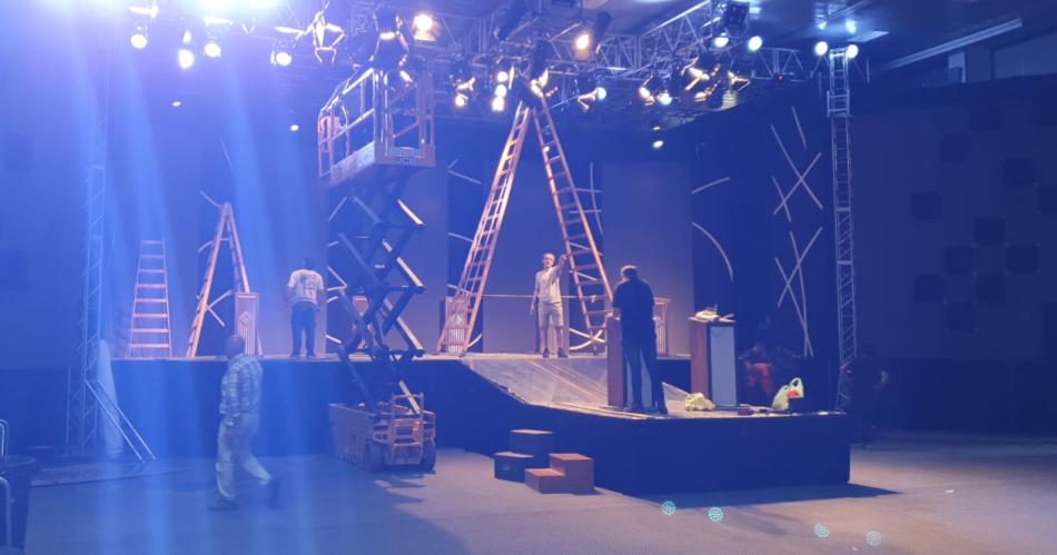 Ya se arma en el Foacuterum de Santiago del Estero el escenario del debate presidencial