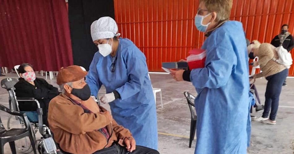 Piden a los mayores de 50 aplicarse las vacunas de refuerzo contra Covid-19