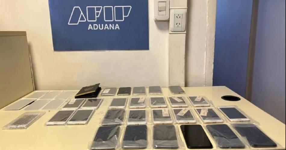 La Aduana secuestroacute celulares en contrabando valuados en casi 18 millones