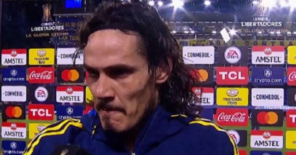 VIDEO  Cavani cruzoacute a un periodista que le consultoacute por las faltas de gol