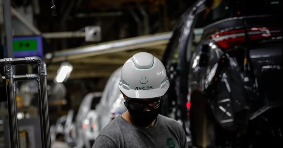 Por queacute es inviable la reduccioacuten de la jornada laboral