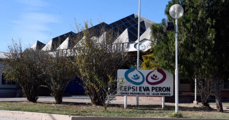 Catalina hija de Huguito Flores mejor de salud- su familia la alimenta