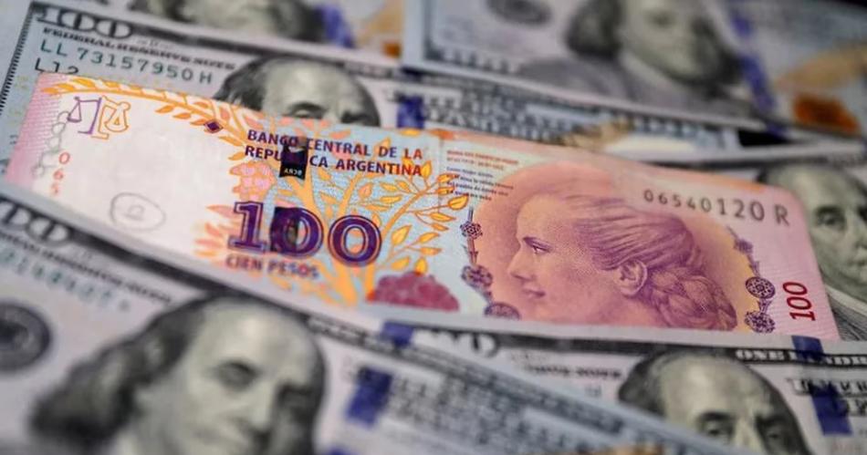 El Gobierno unificoacute tres tipos de doacutelares y el oficial aumentoacute un 100-en-porciento-