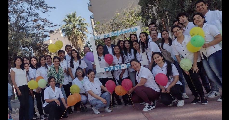 ACCIÓN Estudiantes de Enfermería en Salud Mental realizaron juegos y charlaron con los transentes
