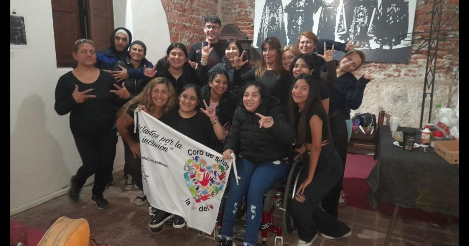 DETALLES El Coro de Señas tiene un gran compromiso con la comunidad y cada año realiza sus festivales solidarios
