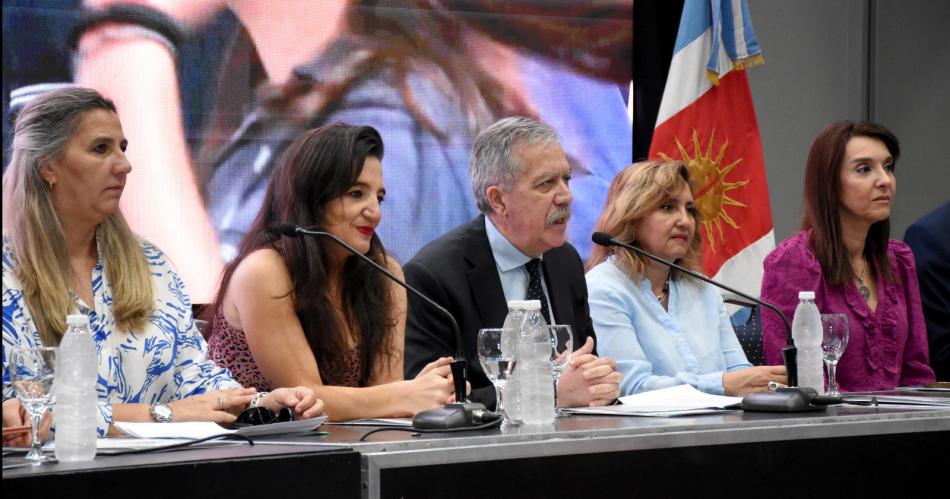 ANUNCIO El jefe de Gabinete Elías Surez junto a la intendente y funcionarios presentó la Feria del Libro 2023