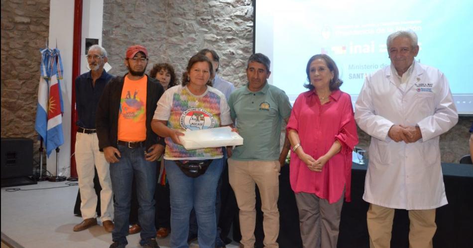 Comunidades Indiacutegenas recib Carpetas de Relevamiento