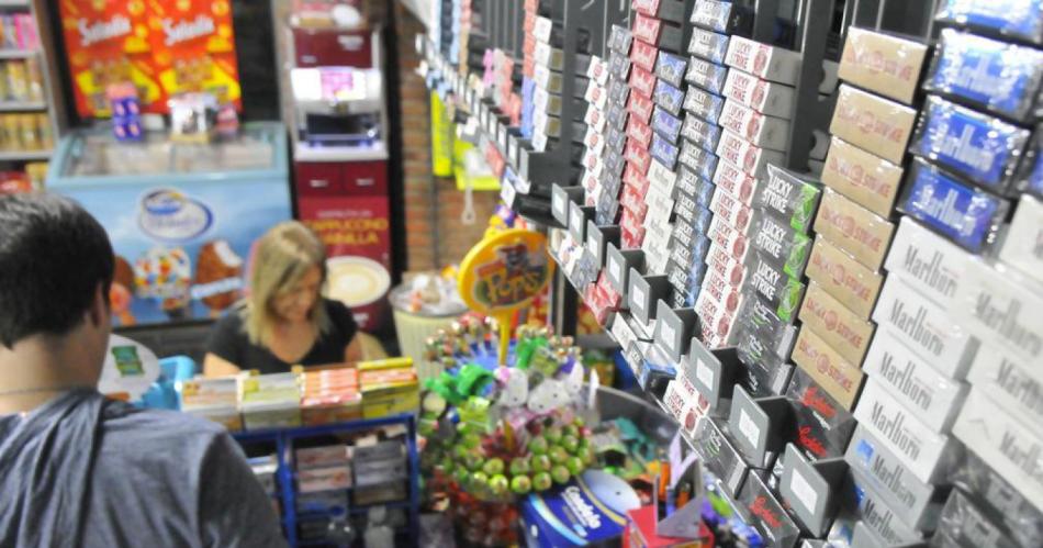 Los cigarrillos aumentan un promedio de 16-en-porciento- en sus precios al puacuteblico