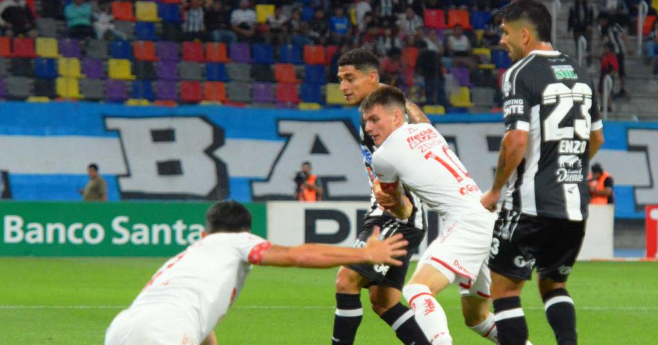 Central Coacuterdoba derrotoacute con jerarquiacutea a Unioacuten en el Madre de Ciudades