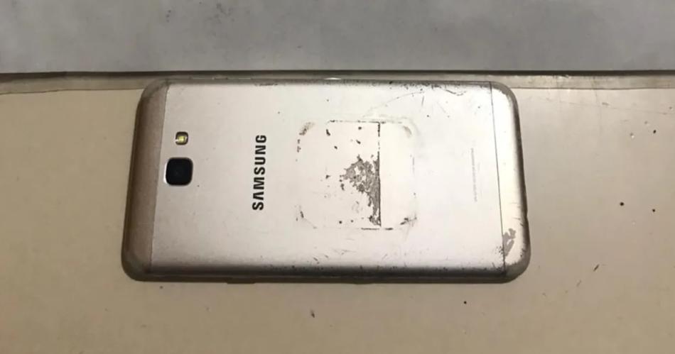 Es el colmo- le robaron el celular cuando se daban el abrazo fraternal en misa