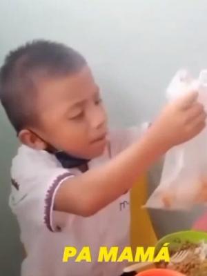 Mateo conmovioacute a todos con un gesto hacia su mamaacute