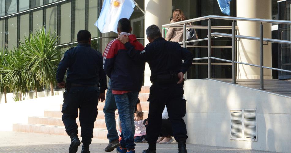 Indagan a dos joacutevenes acusados de abusar de una adolescente 