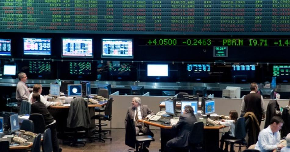 El doacutelar blue retrocedioacute a 890 el CCL a 858 y el MEP a 84880