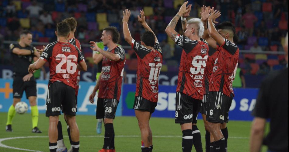 Central Coacuterdoba el uacutenico que depende de siacute mismo para completar los cuartos