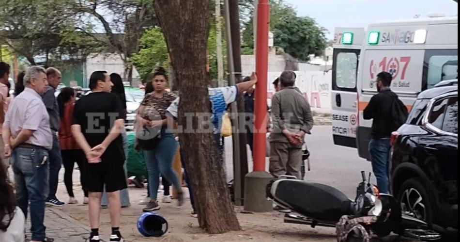 Fuerte choque en el Bdeg Ciudad del Nintildeo- una persona hospitalizada