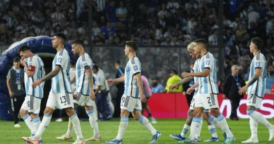 Argentina perdioacute el invicto- cayoacute ante Uruguay por 2 a 0