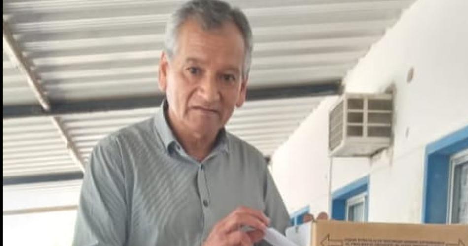 El intendente de Pinto Jorge Leguizamoacuten emitioacute su voto pasado el mediodiacutea 