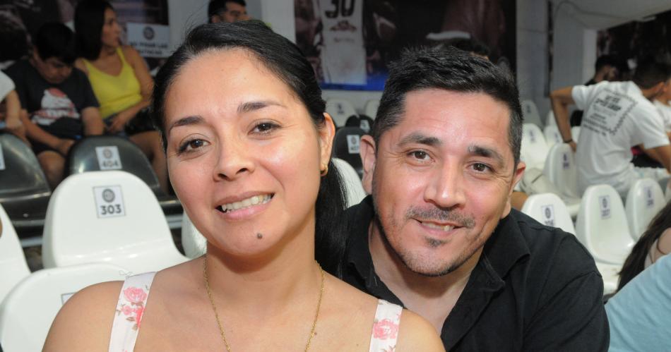 EL PUacuteBLICO SANTIAGUENtildeO ALENTOacute A OLIacuteMPICO FRENTE A UNIOgraveN