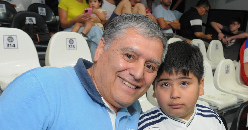 EL PUacuteBLICO SANTIAGUENtildeO ALENTOacute A OLIacuteMPICO FRENTE A UNIOgraveN