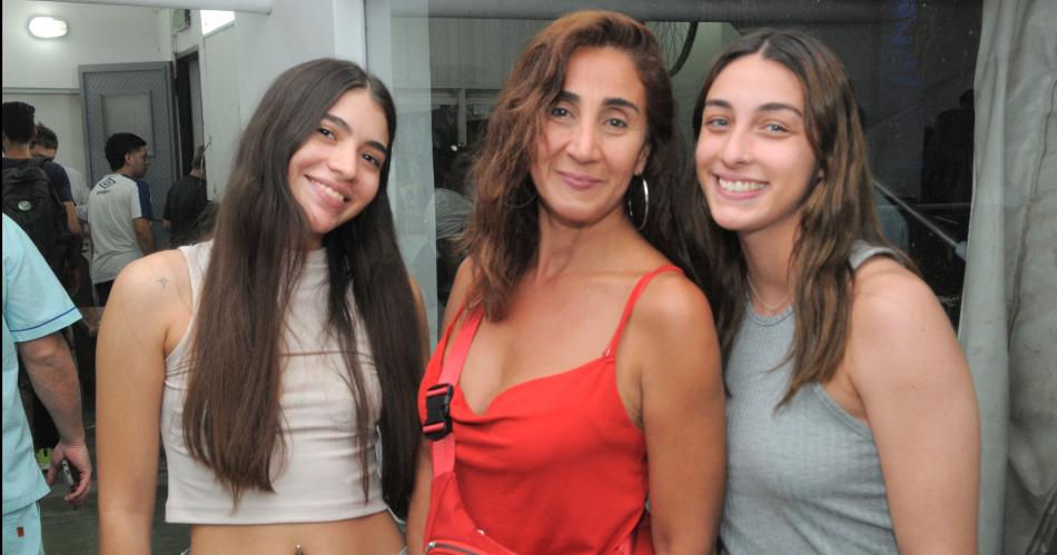 EL PUacuteBLICO SANTIAGUENtildeO ALENTOacute A OLIacuteMPICO FRENTE A UNIOgraveN