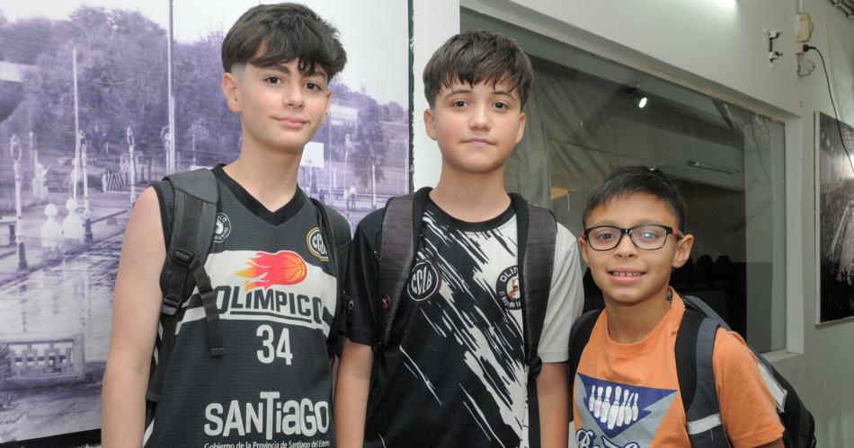 EL PUacuteBLICO SANTIAGUENtildeO ALENTOacute A OLIacuteMPICO FRENTE A UNIOgraveN