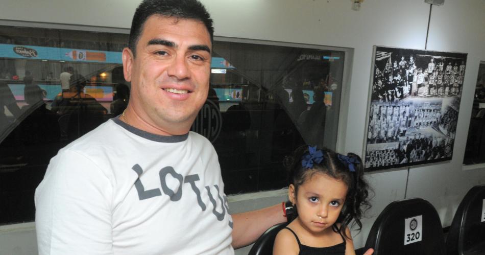 EL PUacuteBLICO SANTIAGUENtildeO ALENTOacute A OLIacuteMPICO FRENTE A UNIOgraveN