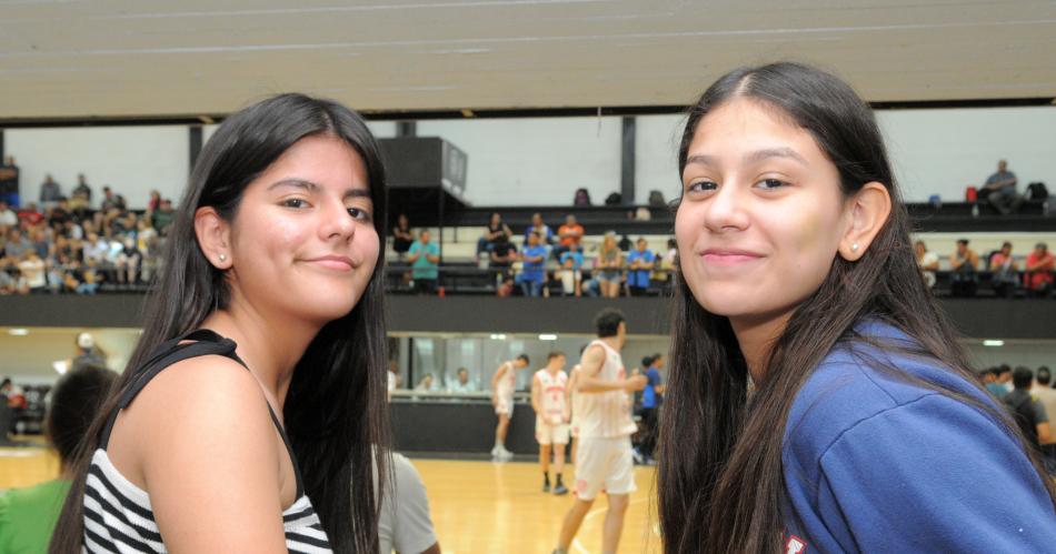 EL PUacuteBLICO SANTIAGUENtildeO ALENTOacute A OLIacuteMPICO FRENTE A UNIOgraveN