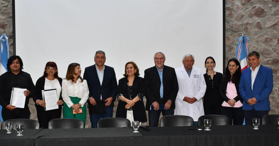 El Ministerio de Salud firmoacute convenios con cinco municipios para la lucha contra el dengue