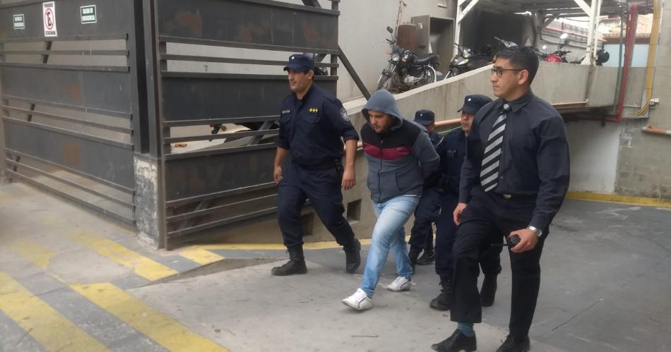 LIBERTAD- Roldn conducía un camión que acabó en la banquina tras el impacto