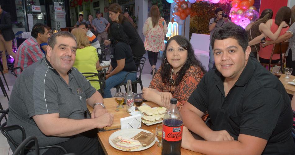 LA GALERIacuteA LEONARDO CELEBROacute SU 40deg ANIVERSARIO CON UNA CENA