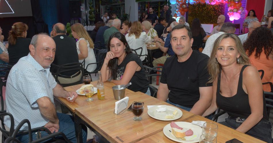 LA GALERIacuteA LEONARDO CELEBROacute SU 40deg ANIVERSARIO CON UNA CENA