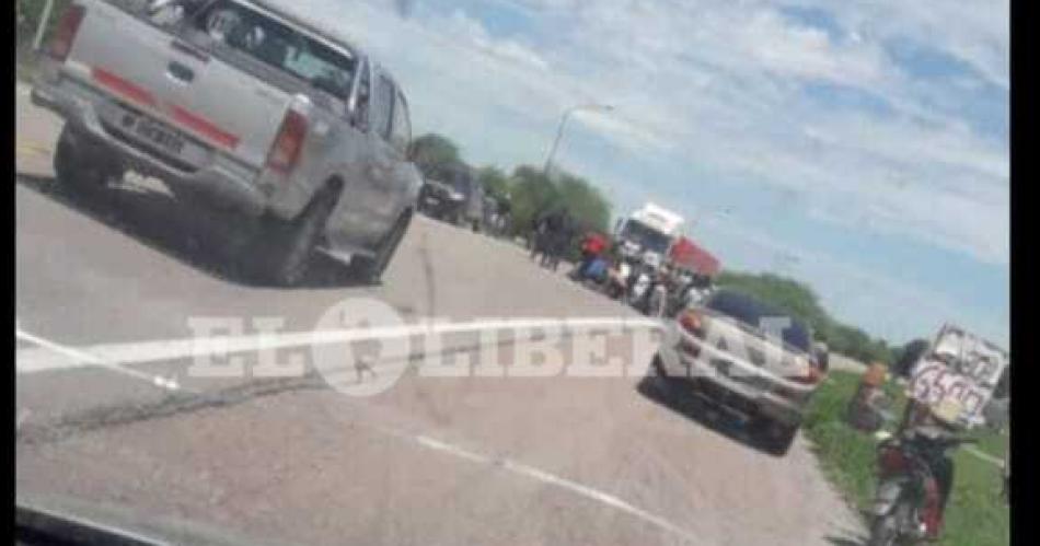 Ebrio cruzoacute la ruta y fue embestido por un auto- tiene graves heridas en la cabeza