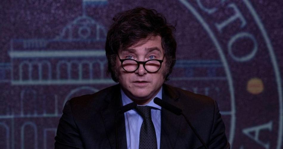 Milei destacoacute la muntildeeca financiera experta de Luis Caputo