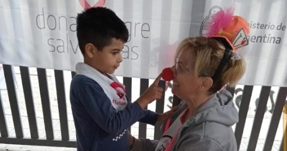 Payasos de hospital- el don de sanar desde la alegriacutea a nintildeos que pasan sus diacuteas internados