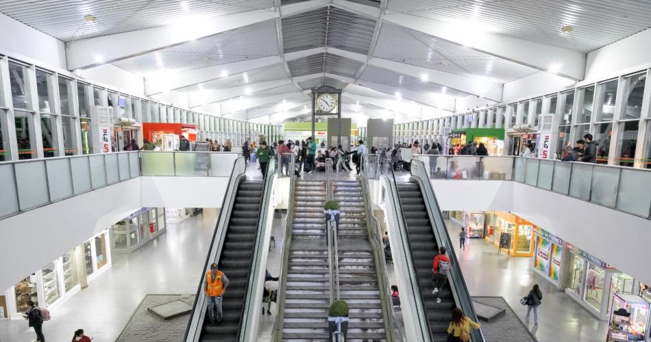 FOTOS  Orgullo santiaguentildeo- a 15 antildeos de la inauguracioacuten de la Nueva Terminal