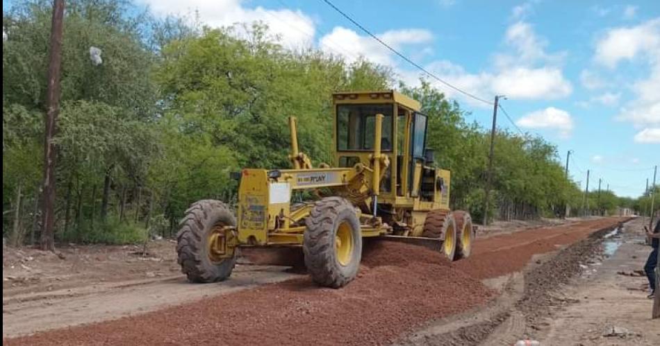 El municipio y Vialidad llevan adelante arreglo de calles en Antildeatuya