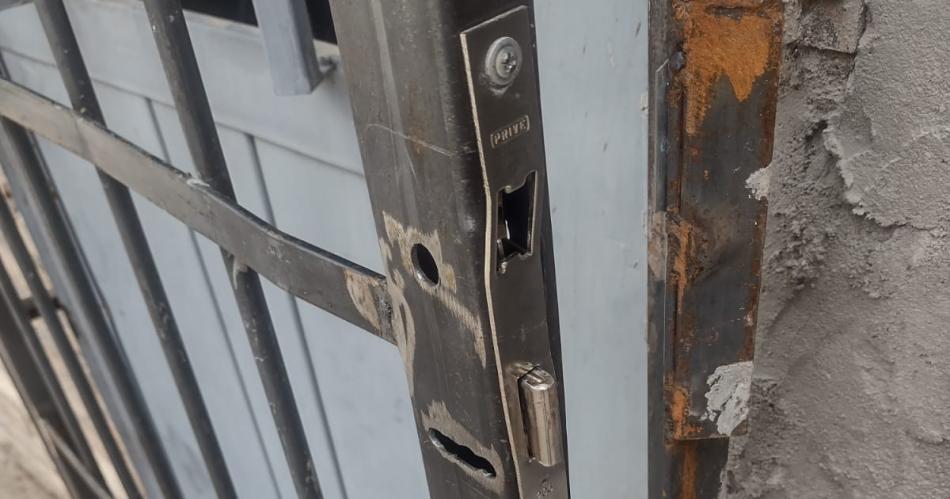 Ladrones se ensantildearon con una capilla del barrio Coloacuten