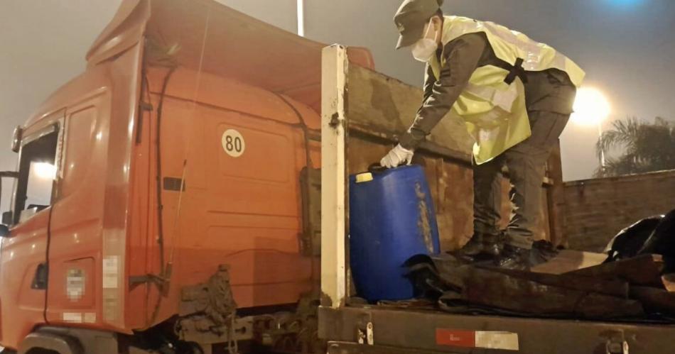 Gendarmeriacutea detuvo a un camioacuten que transportaba maacutes de 40 kilos de metanfetamina