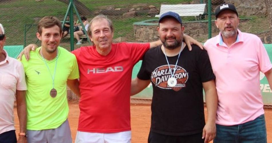 Lautaro Resta y Rubeacuten Villarreal- dupla santiaguentildea en el Master Senior 2023