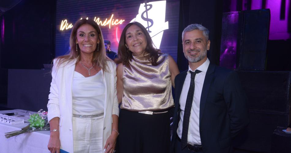 LOS MEacuteDICOS CELEBRARON SU DIacuteA CON UNA CENA