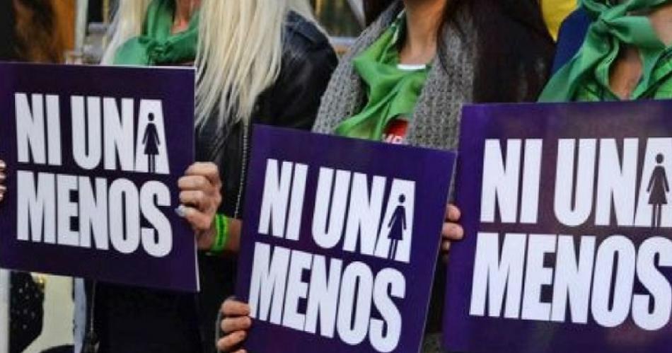 Intentoacute asesinar de varias puntildealadas a su pareja- lo atraparon en el monte