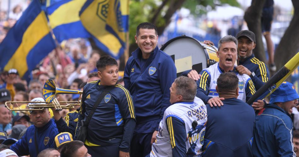 Miles de hinchas de Boca marcharon con Riquelme para pedir elecciones