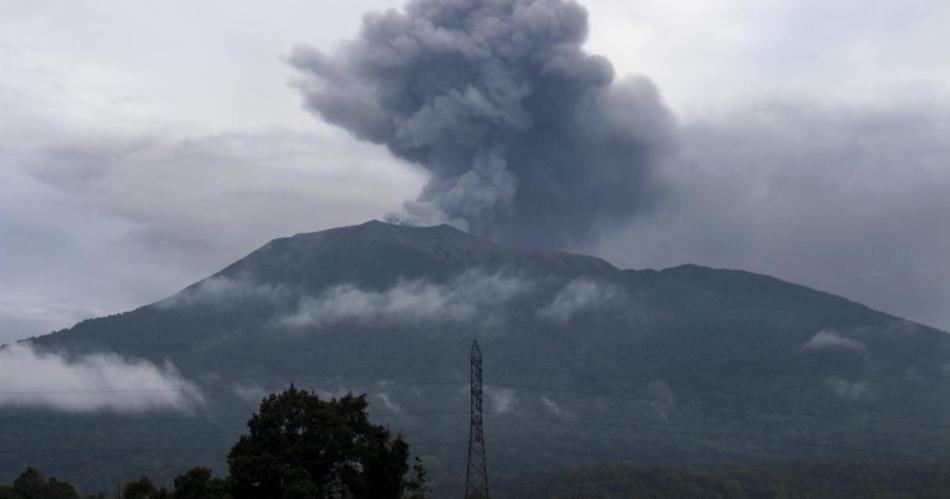 Escalaban volcaacuten y entroacute en erupcioacuten- hay 11 muertos
