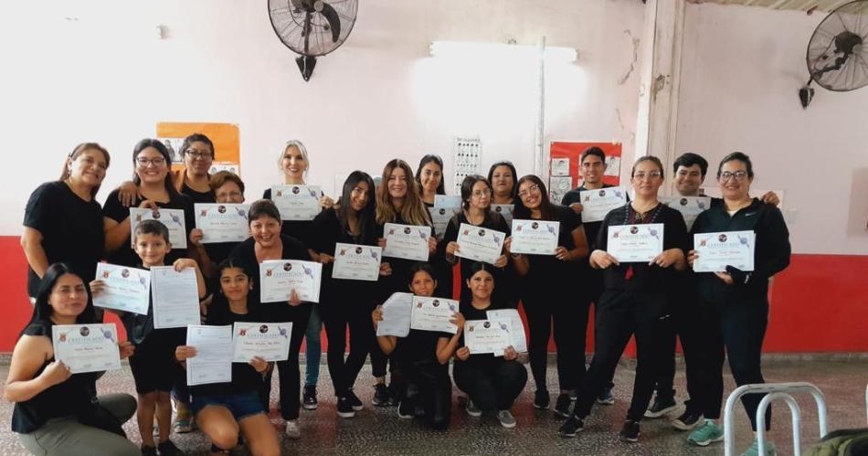 Entregan certificados a egresados del primer nivel de Lengua de Sentildeas