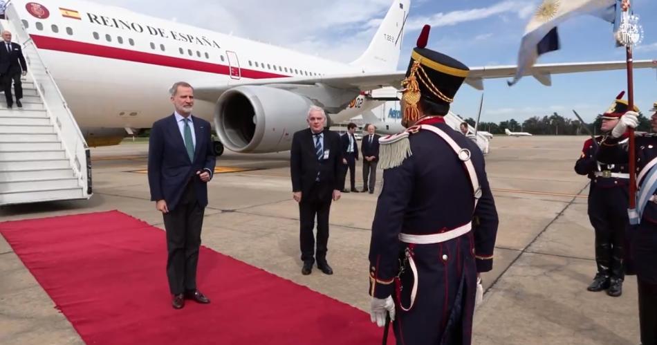 VIDEO El Rey de Espantildea llegoacute a Buenos Aires para participar de la asuncioacuten de Milei