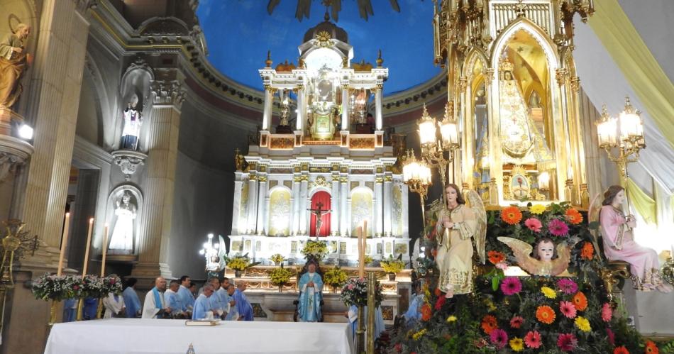 Miles de devotos participaron de la clausura de la festividad de Nuestra Sentildeora del Valle